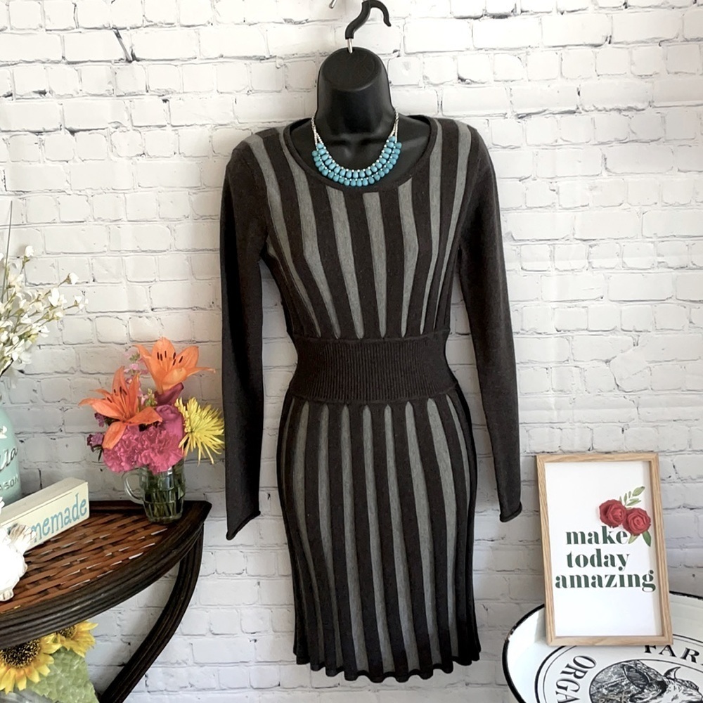 Calvin Klein Form Fitting Classy Dress 🔥